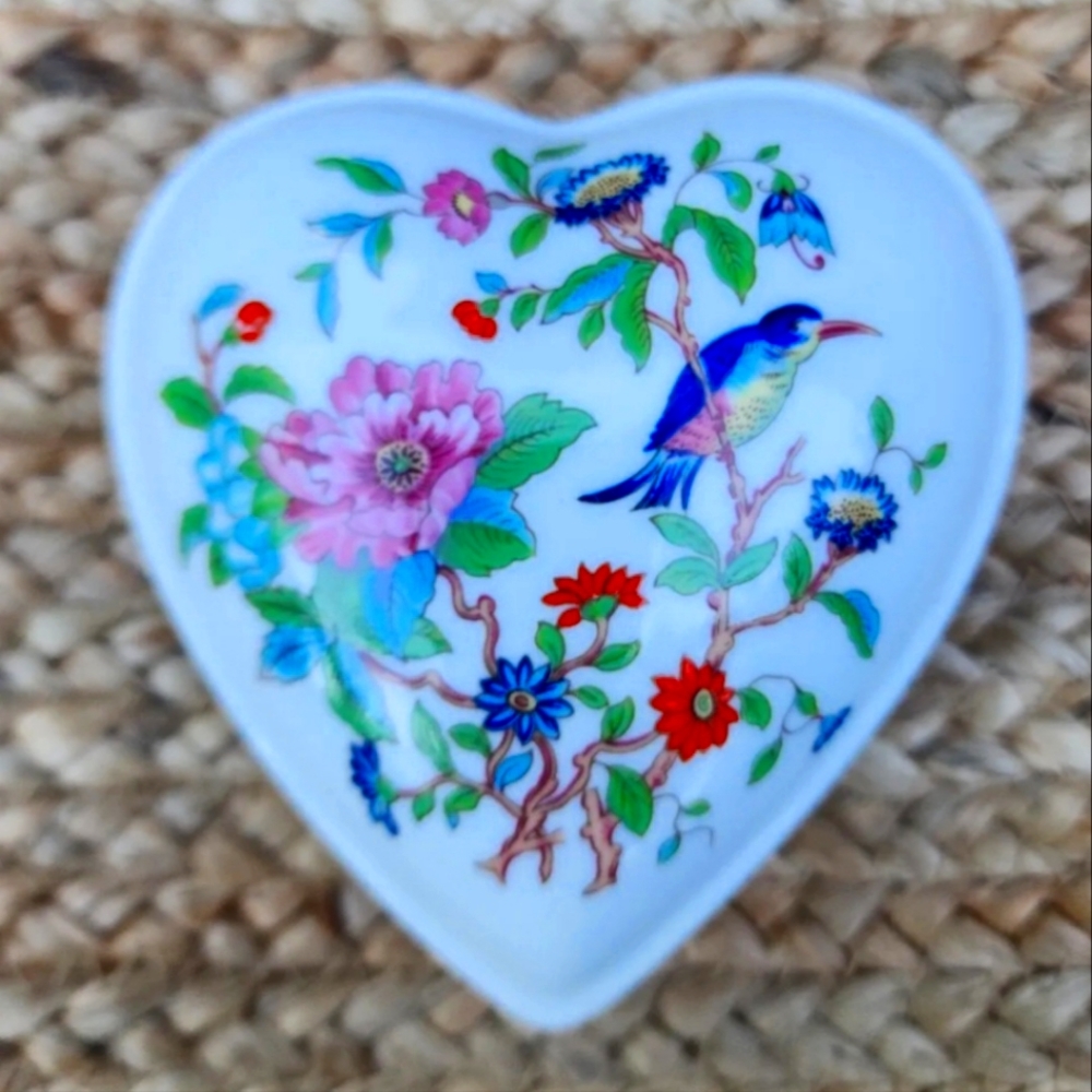 PEMBROKE Aynsley England heart-shaped Trinket dish with lid